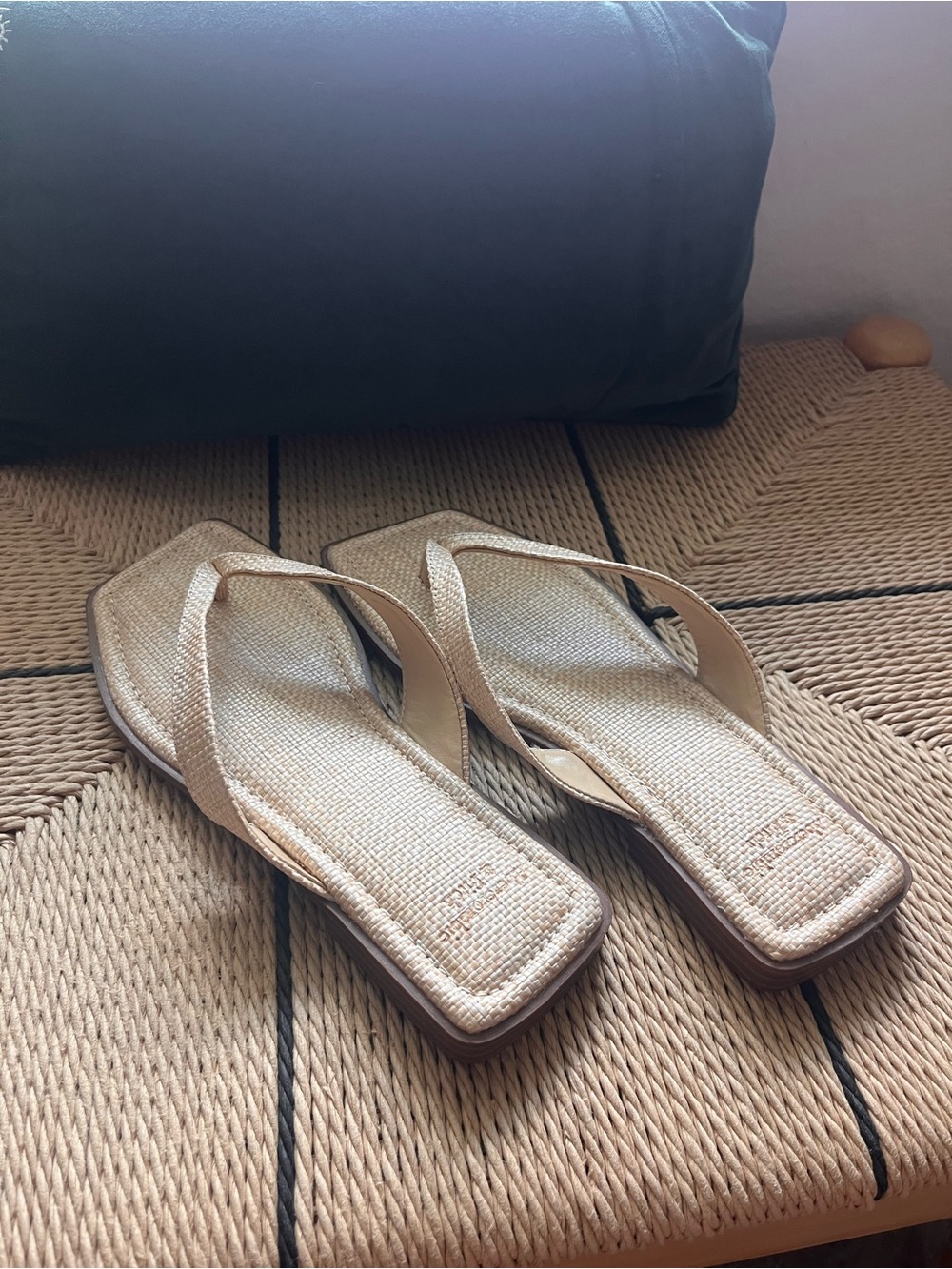 A&F Raffia Thong Sandal - Picture 3 of 8